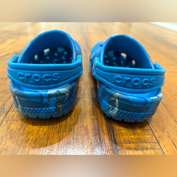 Crocs Classic Clogs Ocean Blue Shark Camouflage Size C7 Toddler Boy - Picture 4 of 12
